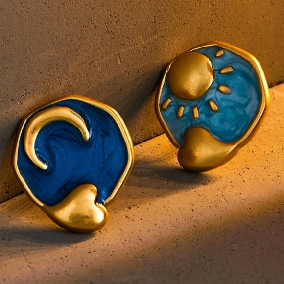 LAST ONE! nEw! Mismatched stud earrings. Matching Earrings. - Picture 7 of 7